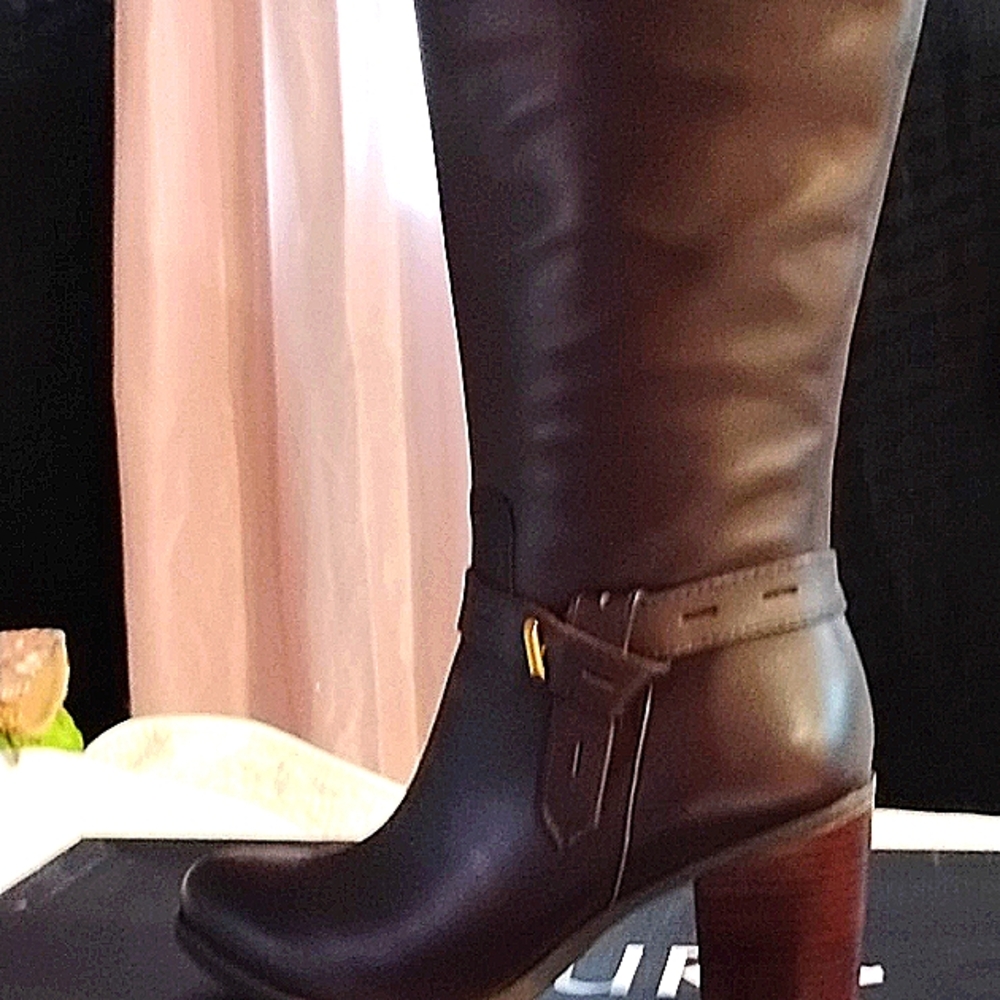 Tall boots Naturalizer dark brown boots size 8
